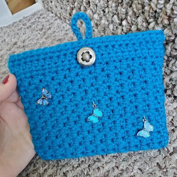 SOLD🛍Bright Blue Butterfly Crocheted Bag - Picture 9 of 10